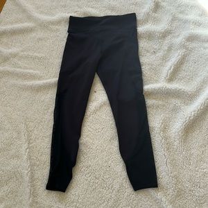 Threats 4 Thought active capri mesh leg pocket leggings